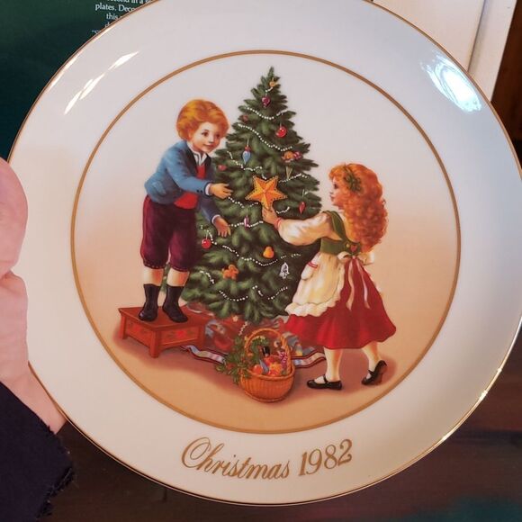 Vtg Avon Second Edition 1982 Christmas Memories Keeping the Christmas Tradition - Picture 8 of 13